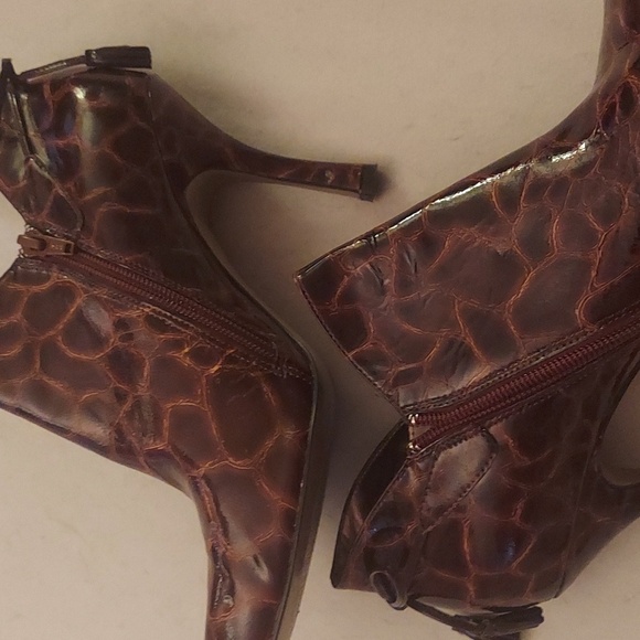 MARTINEZ VALERO Brown Crocodile Print Heeled Ankle Booties - Picture 9 of 10